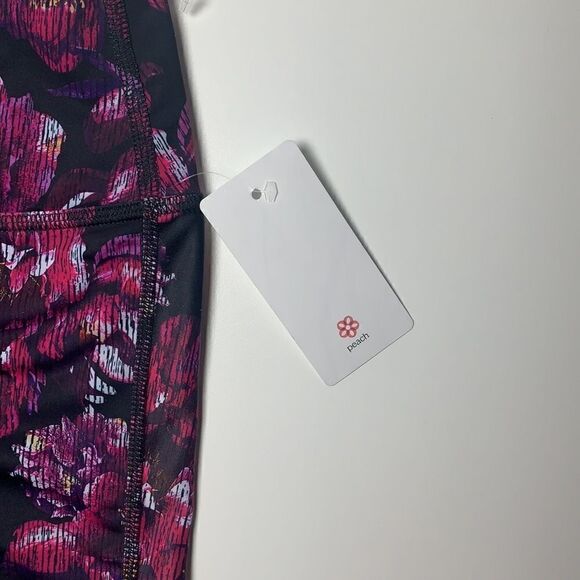 NWT Peach Reversible leggings.  - Picture 8 of 14